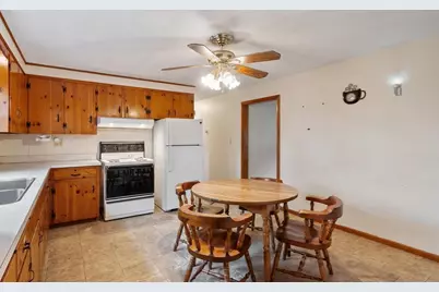 11 Cromie St, Clinton, MA 01510 - Photo 2
