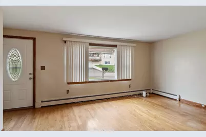 11 Cromie St, Clinton, MA 01510 - Photo 6