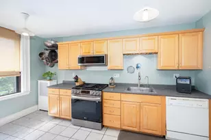 1064 Beacon St, Brookline, MA 02446 - Photo 12