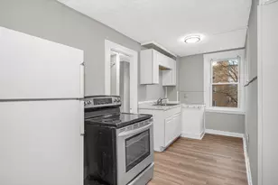 110 Appleton St, Lowell, MA 01852 - Photo 4