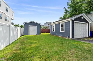 883 Grinnell St, Fall River, MA 02721 - Photo 32