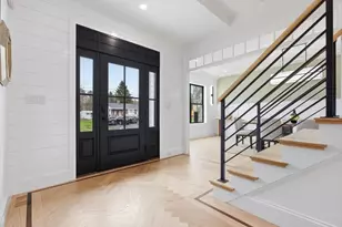 5 Lisa St, Burlington, MA 01803 - Photo 2