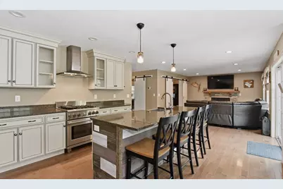 32-1/2 E Howland Rd, Freetown, MA 02717 - Photo 10