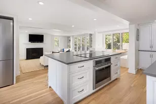 191 Newton St, Brookline, MA 02445 - Photo 6