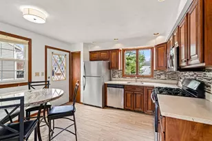 19 Rosewood Ave, Billerica, MA 01821 - Photo 2