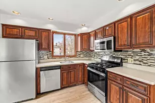 19 Rosewood Ave, Billerica, MA 01821 - Photo 4
