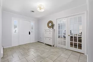 28 Lancelot Ct, Norwood, MA 02062 - Photo 4