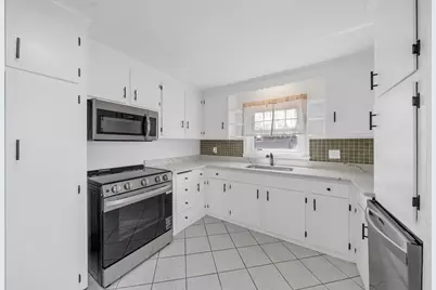525 Winthrop St, Medford, MA 02155 - Photo 10