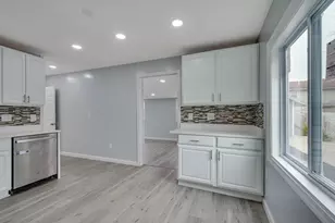 101 Laurie Ln, Lowell, MA 01854 - Photo 6