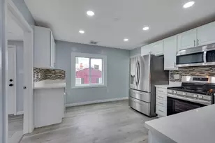 101 Laurie Ln, Lowell, MA 01854 - Photo 10