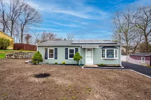 101 Laurie Ln, Lowell, MA 01854 - Photo 2