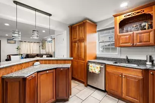 83 Dexter St, Cumberland, RI 02864 - Photo 4
