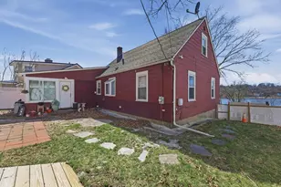 32 Indian Lake Pkwy, Worcester, MA 01605 - Photo 2