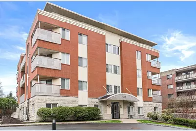 310 Hammond Pond Pkwy #301, Brookline, MA 02467 - Photo 1