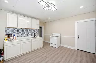 9 Helen St, Boston, MA 02124 - Photo 4
