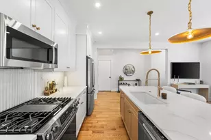14 Harbor View St, Boston, MA 02125 - Photo 1