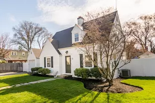 91 Canterbury Rd, Waltham, MA 02453 - Photo 2