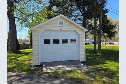 878 Berkshire Ave, Springfield, MA 01151 - Photo 30