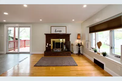 878 Berkshire Ave, Springfield, MA 01151 - Photo 6