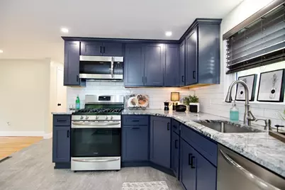 878 Berkshire Ave, Springfield, MA 01151 - Photo 10