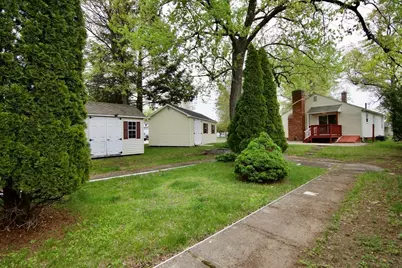 878 Berkshire Ave, Springfield, MA 01151 - Photo 32