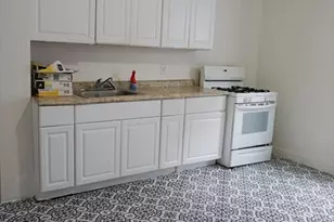 27 Shaw St, Lowell, MA 01851 - Photo 6