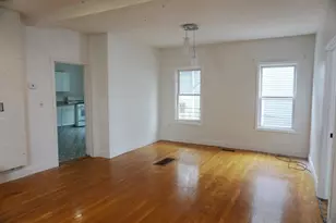 27 Shaw St, Lowell, MA 01851 - Photo 14