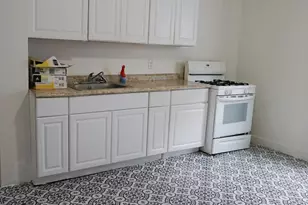 27 Shaw St, Lowell, MA 01851 - Photo 6