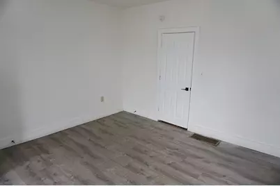 27 Shaw St, Lowell, MA 01851 - Photo 16