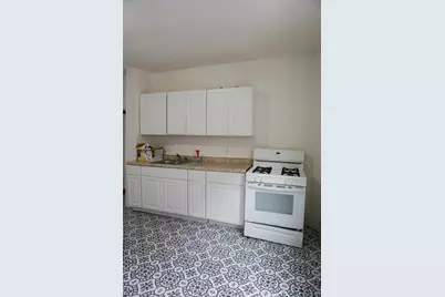 27 Shaw St, Lowell, MA 01851 - Photo 8