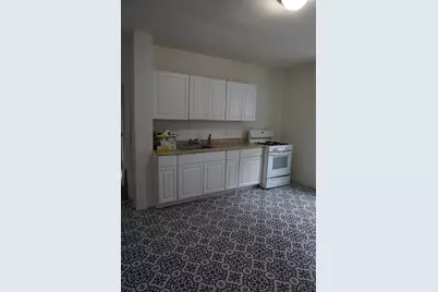 27 Shaw St, Lowell, MA 01851 - Photo 4