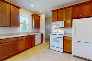 18 Faneuil Rd, Waltham, MA 02452 - Photo 6