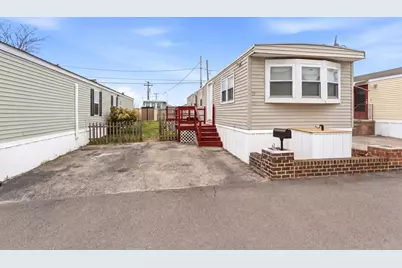 11 East Dr, East Providence, RI 02916 - Photo 1