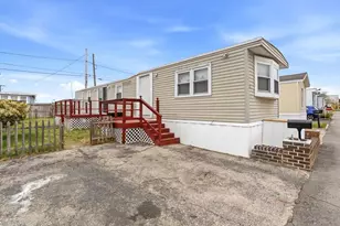 11 East Dr, East Providence, RI 02916 - Photo 2