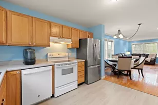 13 Dexter St, North Attleboro, MA 02760 - Photo 10