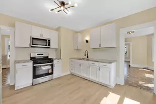 24 Hiawatha St, Springfield, MA 01108 - Photo 2