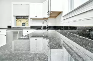 109 Walnut St, Somerville, MA 02145 - Photo 2