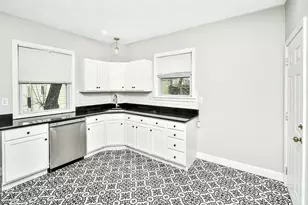 109 Walnut St, Somerville, MA 02145 - Photo 4