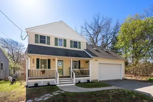 8 Alfred Pl, Woburn, MA 01801 - Photo 4