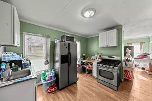 29 Lewis St, Haverhill, MA 01830 - Photo 4