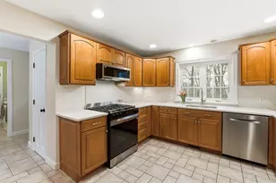 20 Coachmans Ln, North Andover, MA 01845 - Photo 10