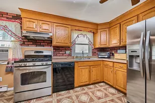 50 Phelps St, Easthampton, MA 01027 - Photo 8