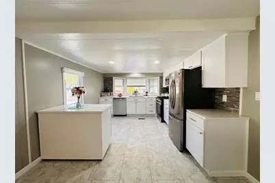 11 Lamplighter Ln, Springfield, MA 01119 - Photo 6
