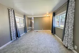 11 Lamplighter Ln, Springfield, MA 01119 - Photo 8