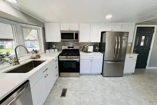 11 Lamplighter Ln, Springfield, MA 01119 - Photo 4