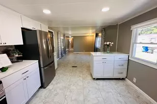 11 Lamplighter Ln, Springfield, MA 01119 - Photo 4