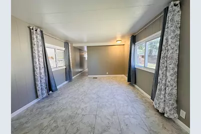 11 Lamplighter Ln, Springfield, MA 01119 - Photo 8