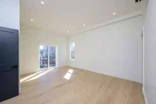 21 Tanglewood Rd, Boston, MA 02124 - Photo 16