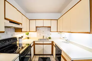 86 Walnut St, Boston, MA 02122 - Photo 6