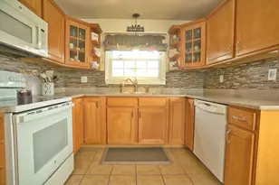 108 Caswell St, New Bedford, MA 02745 - Photo 16